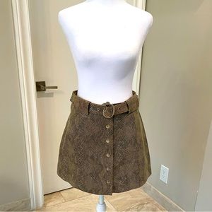 Selling faux snake skin mini skirt, size M, from Zara